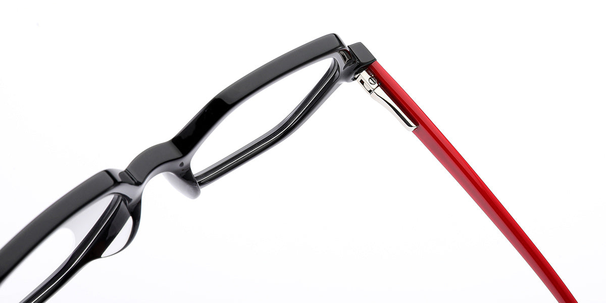 Sapporo – Black Glasses