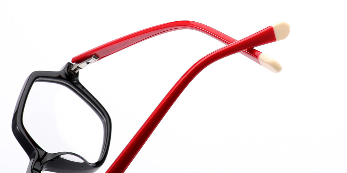 Sapporo – Black Glasses